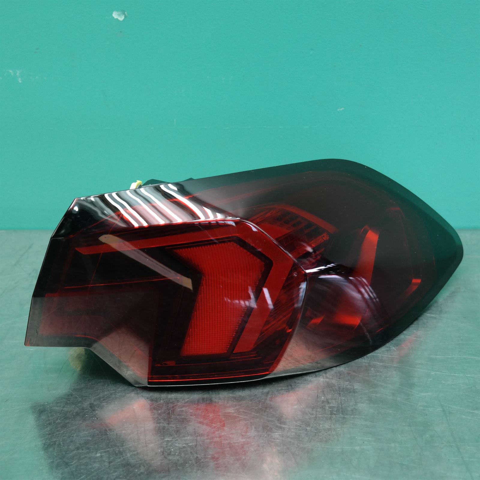 RIGHT TAILLIGHT F70, IN BODY, W/ LED, SHADOW LINE TYPE, 07/24- RIGHT TAILLIGHT F70, IN BODY, W/ LED, SHADOW LINE TYPE, 07/24-
