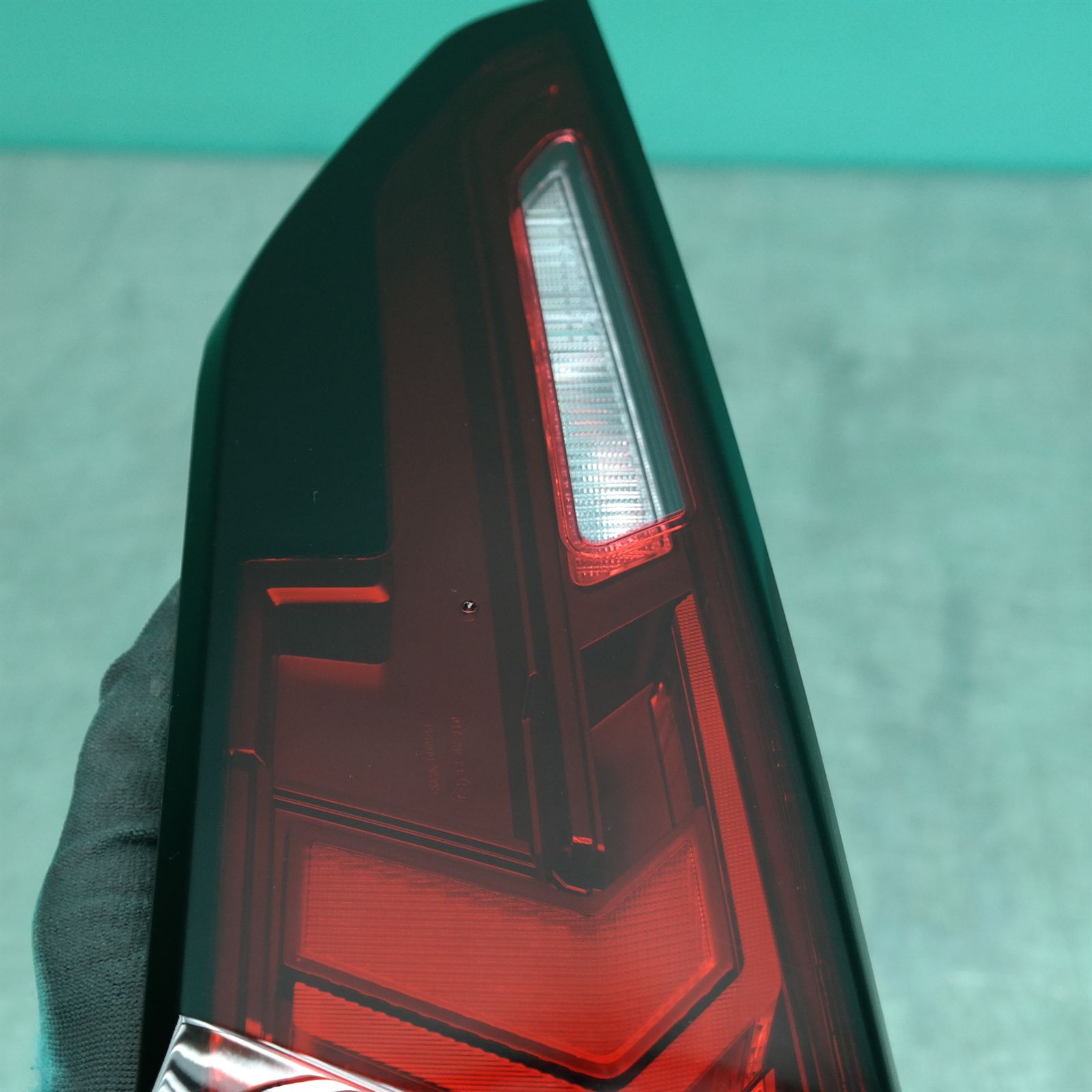 REAR GARNISH F70 (848) *63-20* R 3 REAR GARNISH F70 (848) *63-20* R - Image 3
