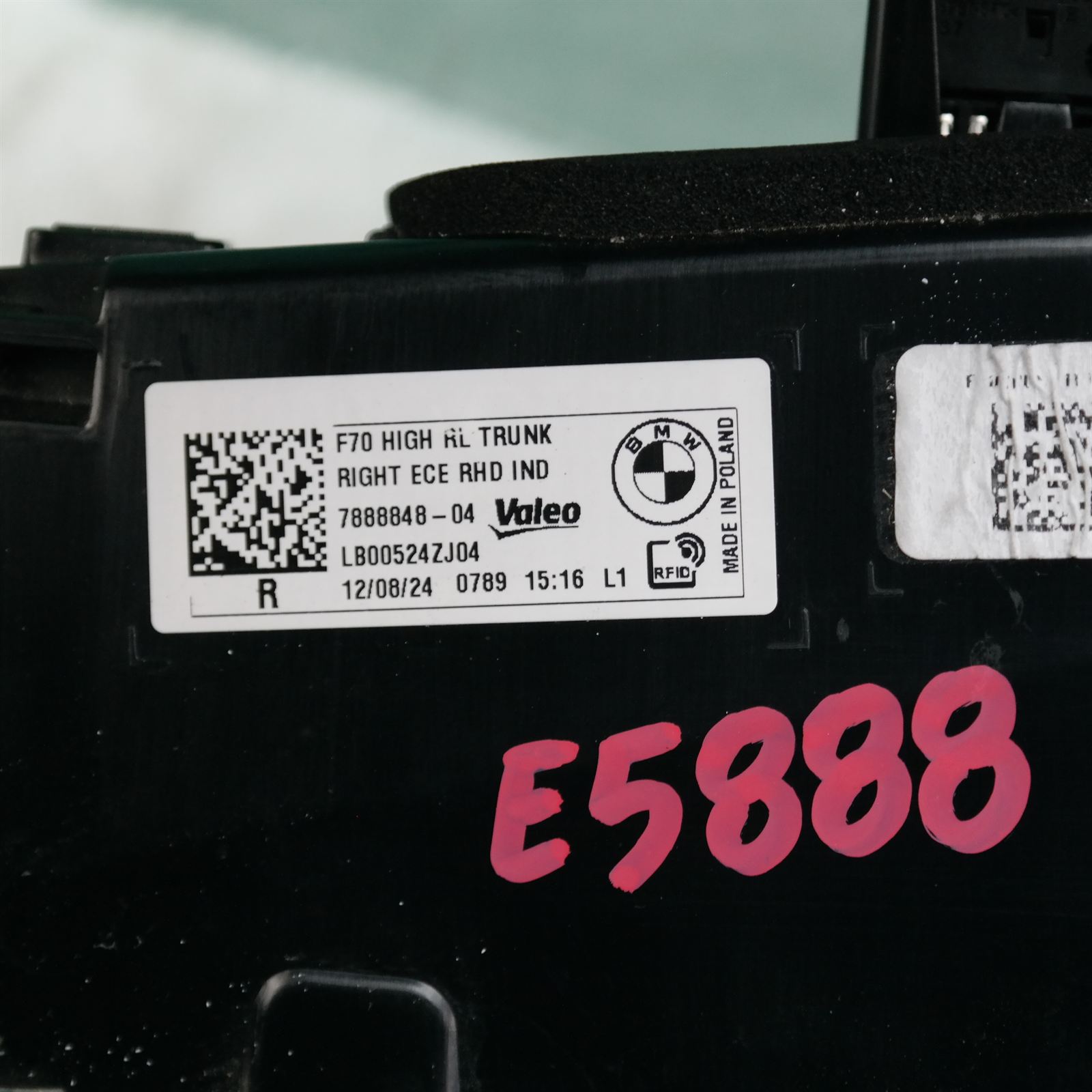 REAR GARNISH F70 (848) *63-20* R 6 REAR GARNISH F70 (848) *63-20* R - Image 6