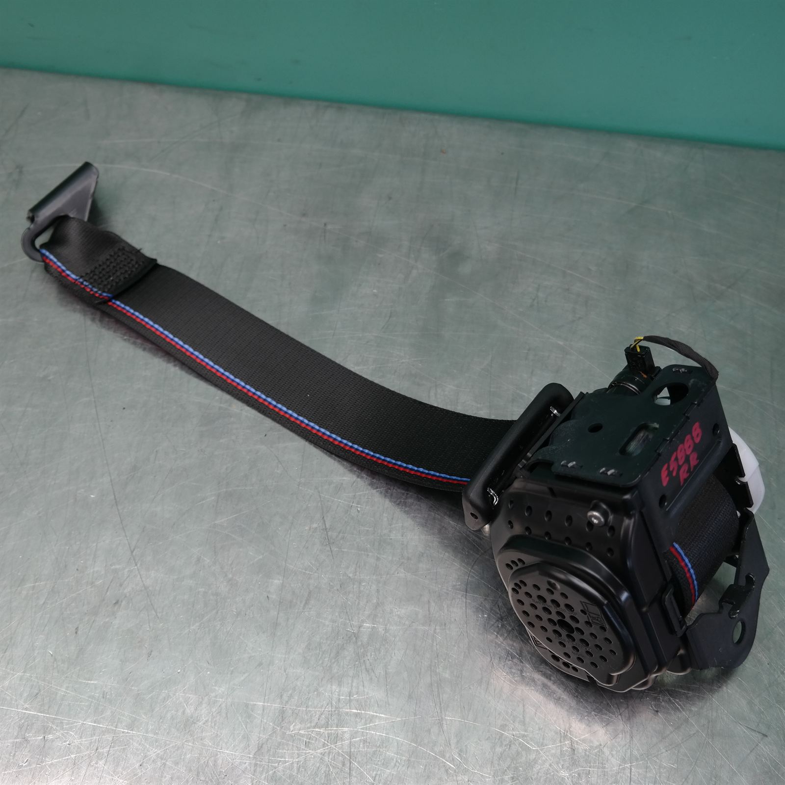 SEAT BELT F70 # Belt, rear right # (2E0) *72-05* 2 SEAT BELT F70 # Belt, rear right # (2E0) *72-05* - Image 2