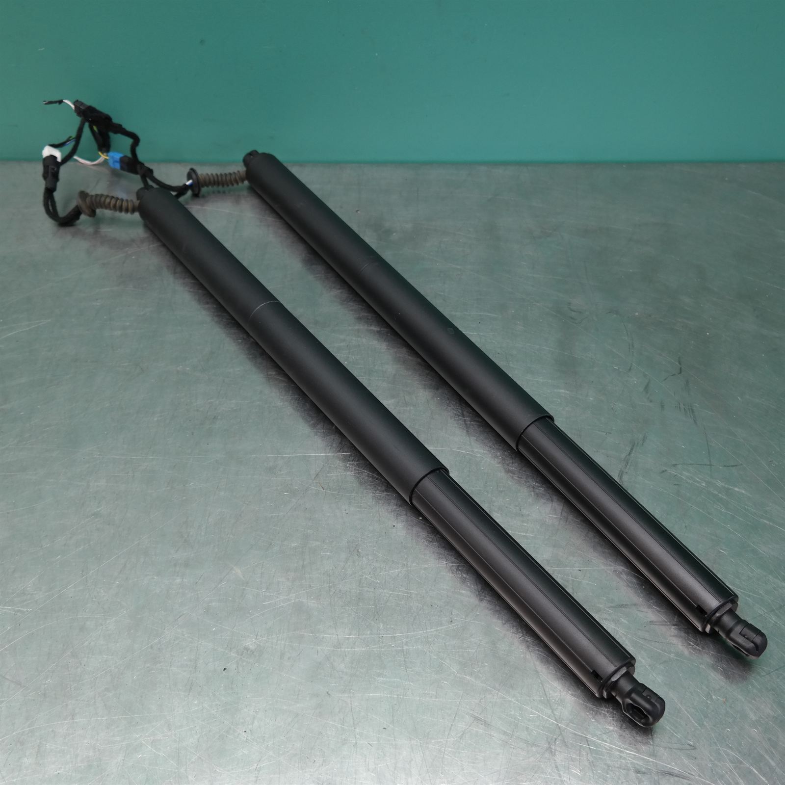 HATCH STRUT F70 (453) (454) *41-60* HATCH STRUT F70 (453) (454) *41-60*