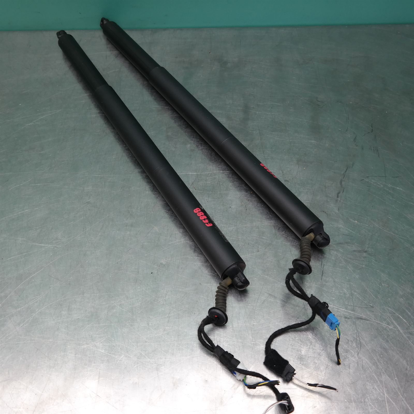 HATCH STRUT F70 (453) (454) *41-60* 2 HATCH STRUT F70 (453) (454) *41-60* - Image 2