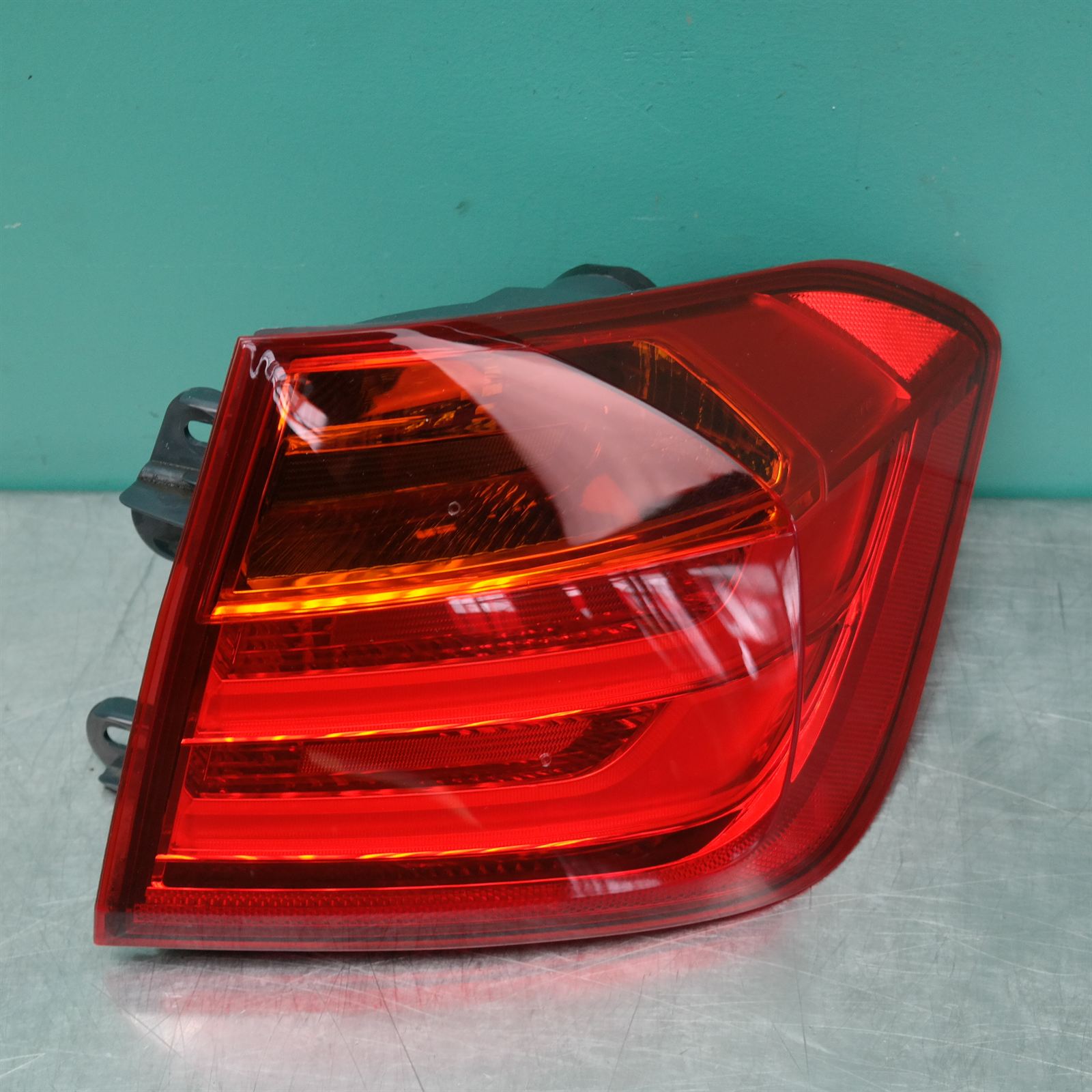 RIGHT TAILLIGHT F30/F80, NON LED TYPE, 11/11-05/15 RIGHT TAILLIGHT F30/F80, NON LED TYPE, 11/11-05/15