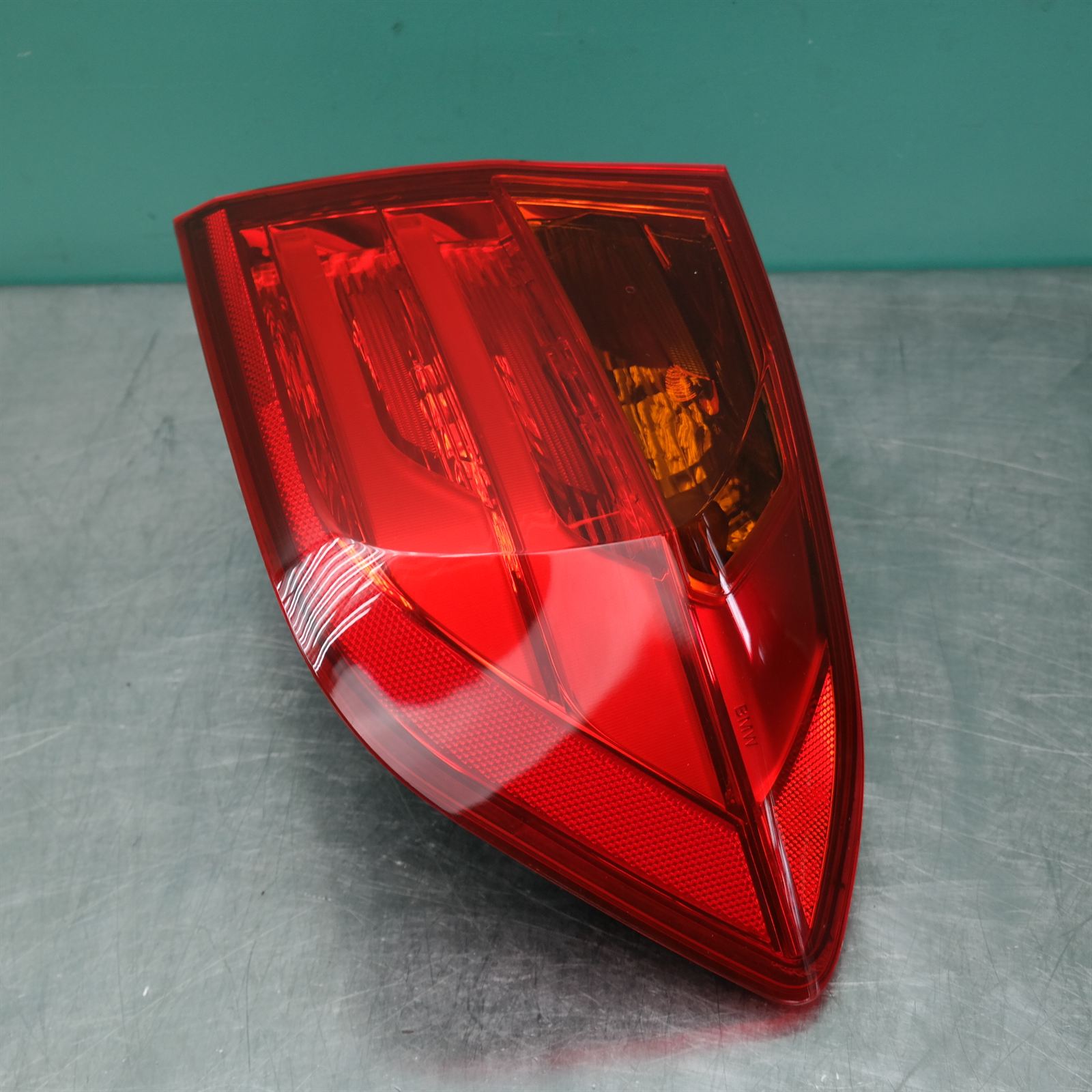 RIGHT TAILLIGHT F30/F80, NON LED TYPE, 11/11-05/15 2 RIGHT TAILLIGHT F30/F80, NON LED TYPE, 11/11-05/15 - Image 2