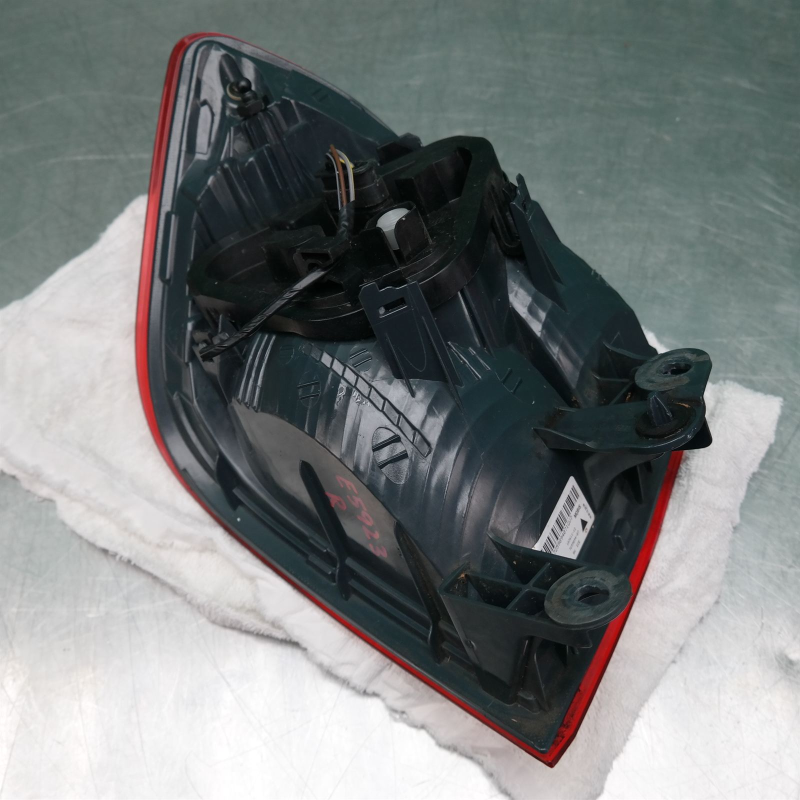 RIGHT TAILLIGHT F30/F80, NON LED TYPE, 11/11-05/15 5 RIGHT TAILLIGHT F30/F80, NON LED TYPE, 11/11-05/15 - Image 5