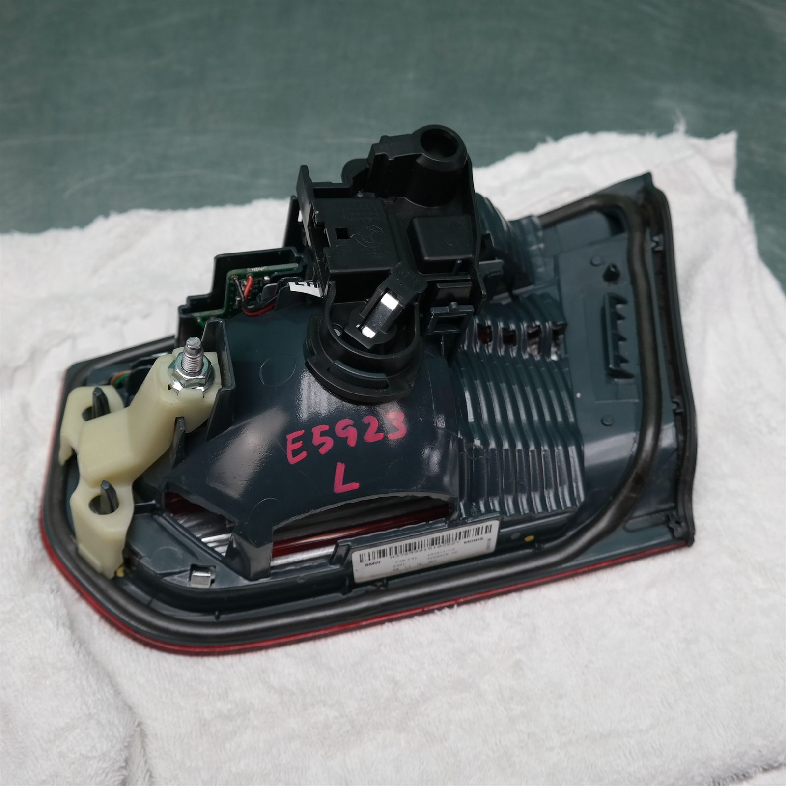 REAR GARNISH F30 (793) *63-20* L 3 REAR GARNISH F30 (793) *63-20* L - Image 3