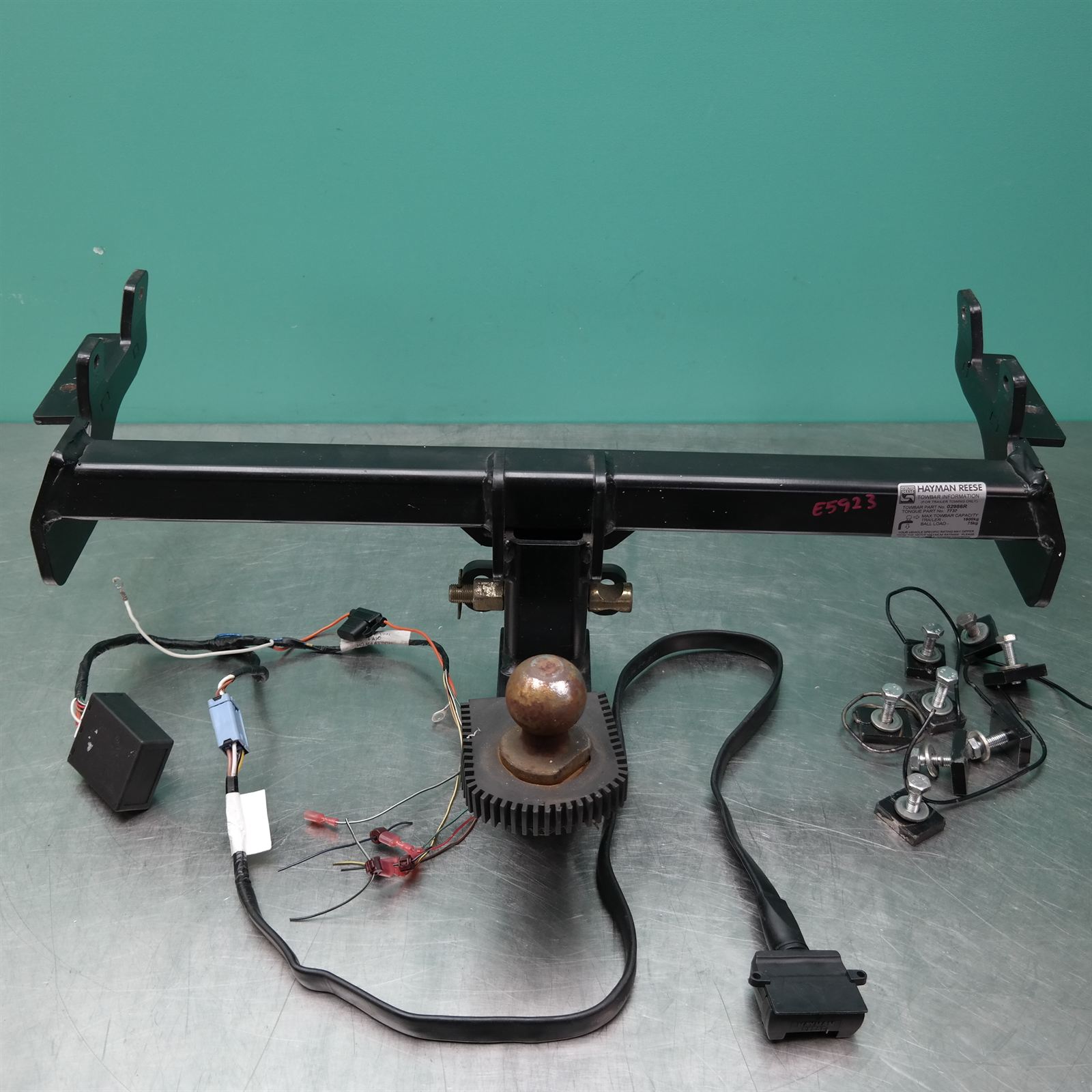 TOWBAR F30, 02/12-12/19 TOWBAR F30, 02/12-12/19