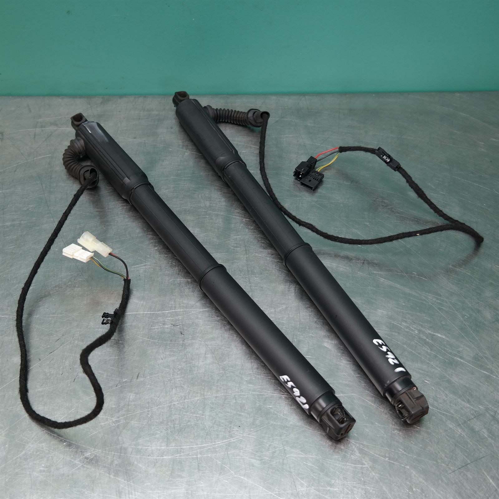 HATCH STRUT E70 (695) (696) *41-60* HATCH STRUT E70 (695) (696) *41-60*