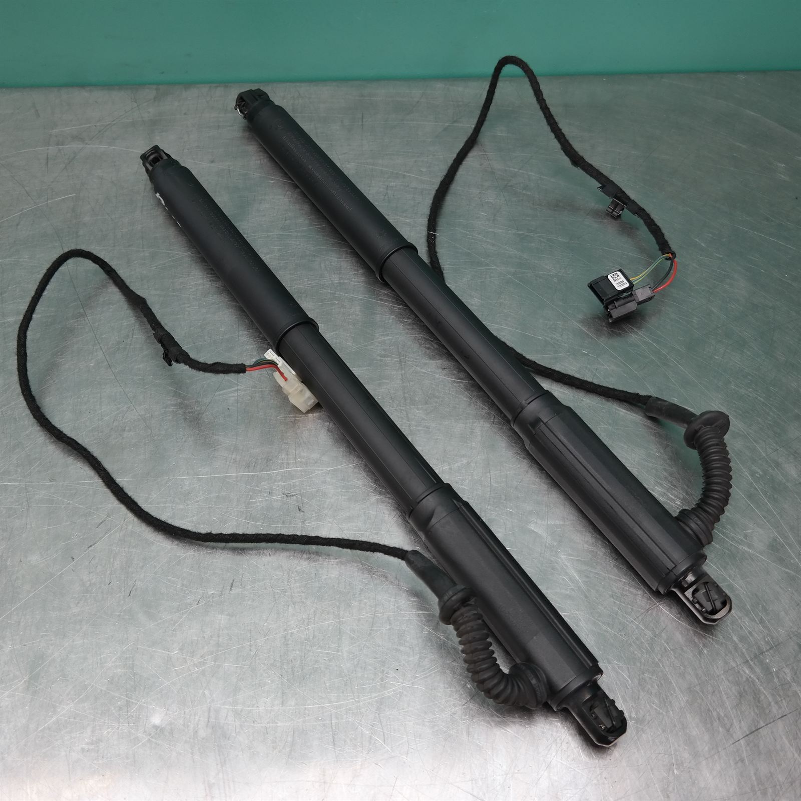 HATCH STRUT E70 (695) (696) *41-60* 2 HATCH STRUT E70 (695) (696) *41-60* - Image 2