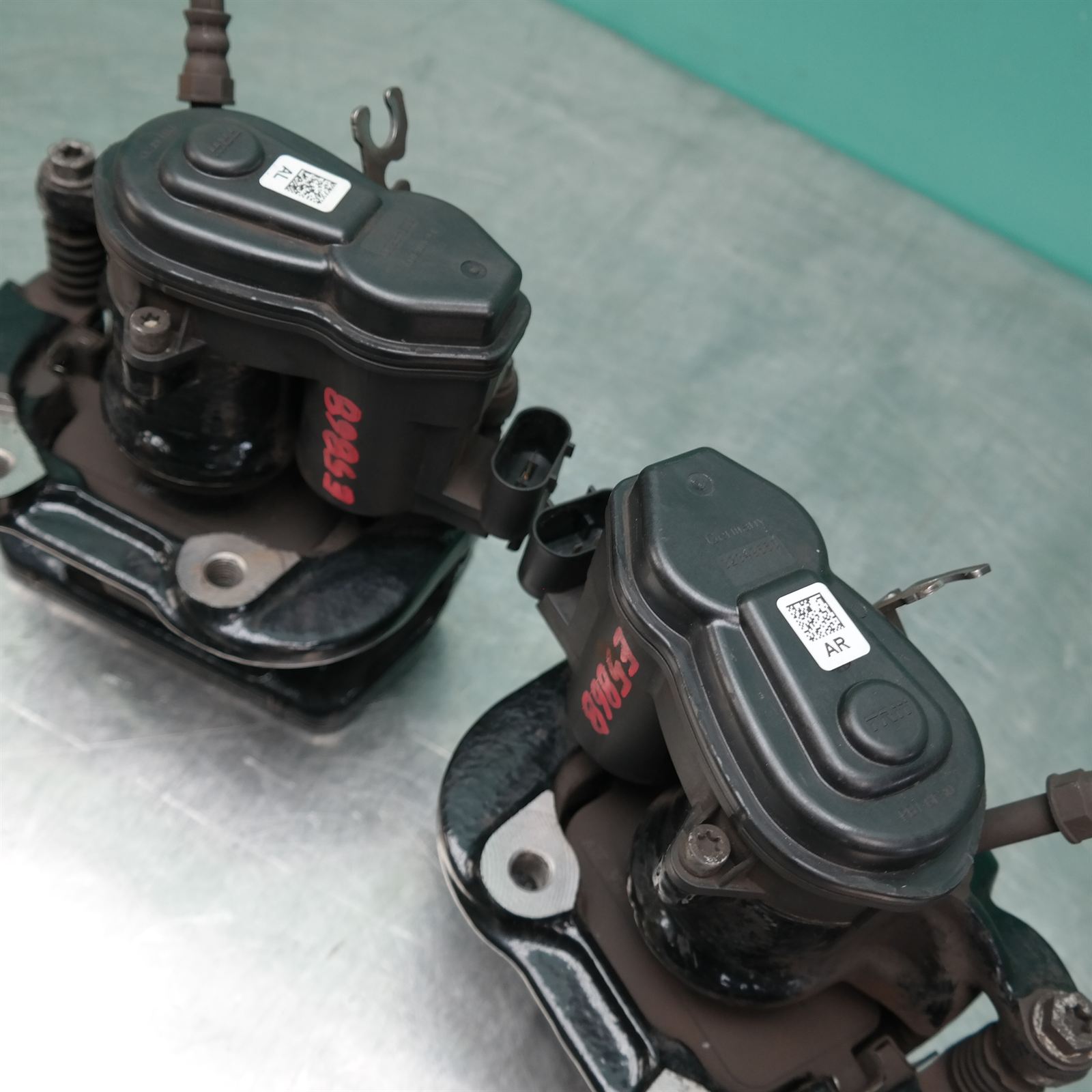 CALIPER F12 Rear (693) (694) *34-10* 5 CALIPER F12 Rear (693) (694) *34-10* - Image 5