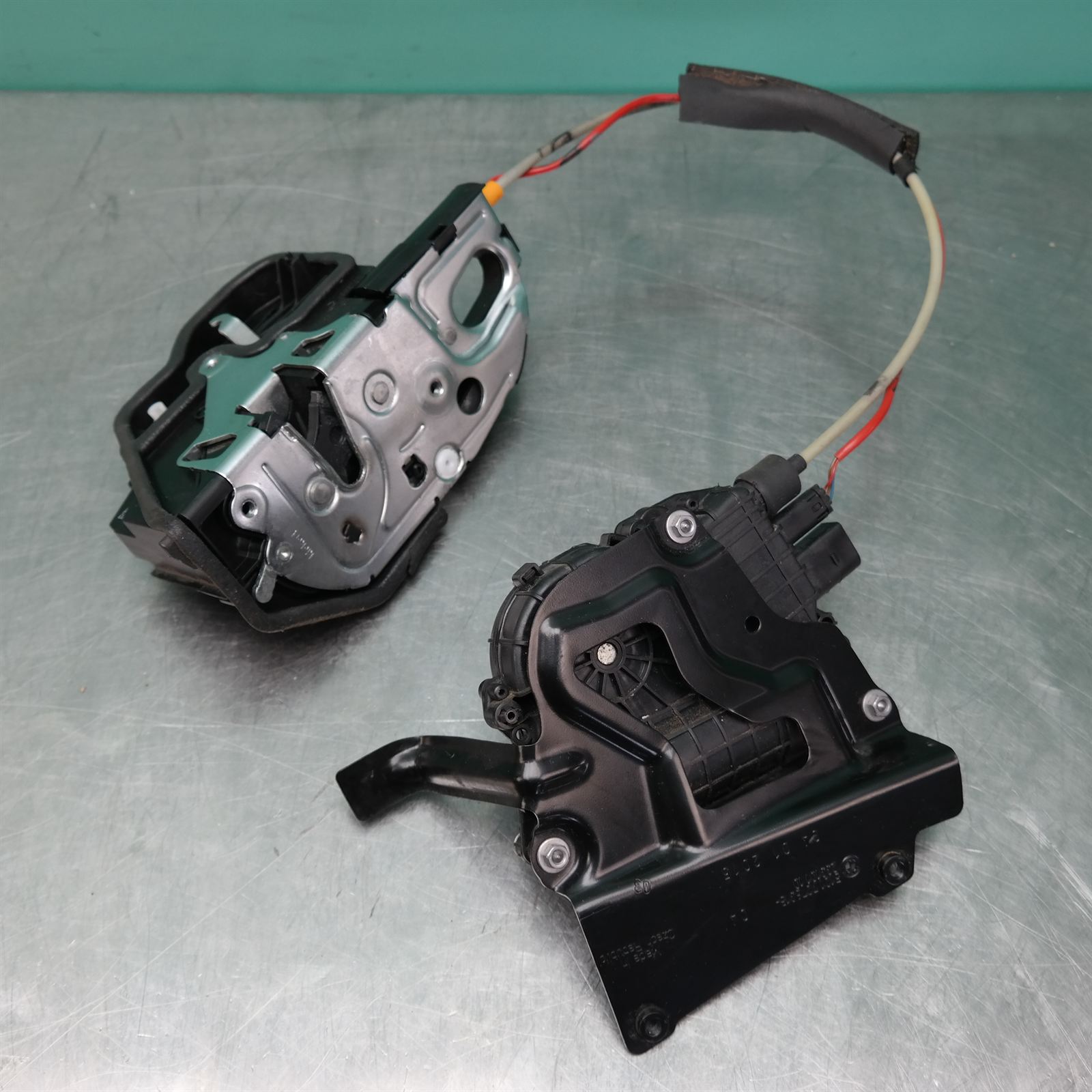 LOCK MECHANISM F12 # Door lock # (E53) *51-10* LHF soft close 2 LOCK MECHANISM F12 # Door lock # (E53) *51-10* LHF soft close - Image 2