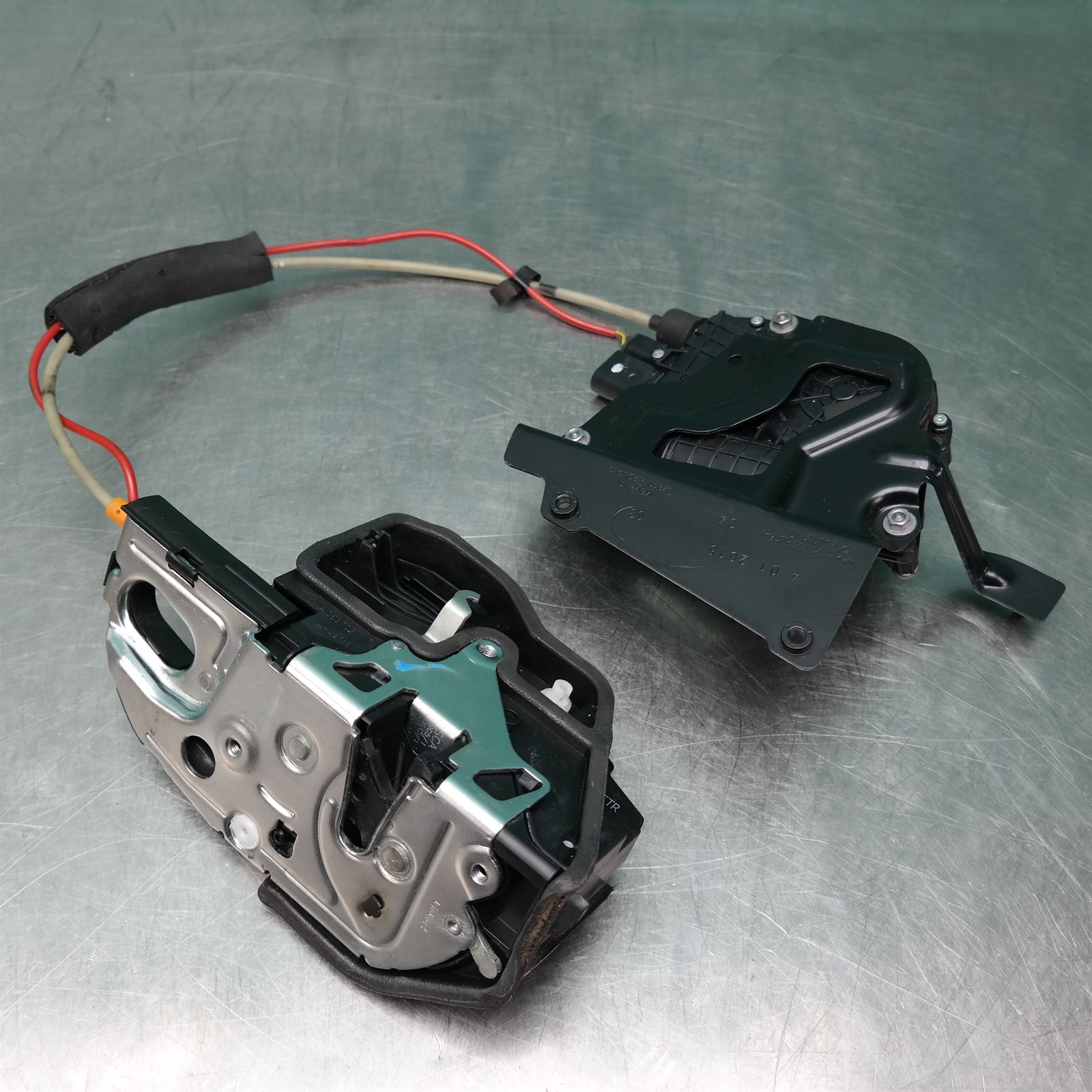 LOCK MECHANISM F12 # Door lock # (E48) *51-10* RHF soft close 2 LOCK MECHANISM F12 # Door lock # (E48) *51-10* RHF soft close - Image 2