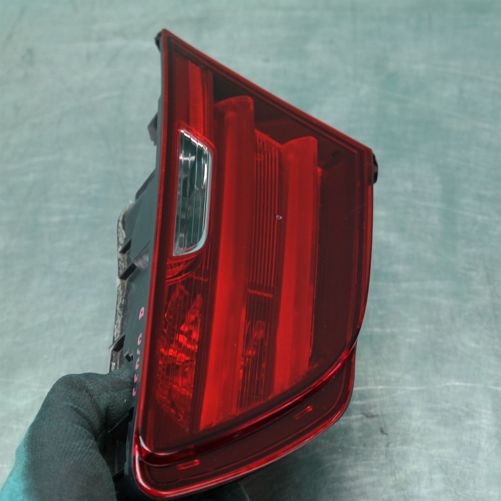 REAR GARNISH F11(580) *63-20* R 2 REAR GARNISH F11(580) *63-20* R - Image 2