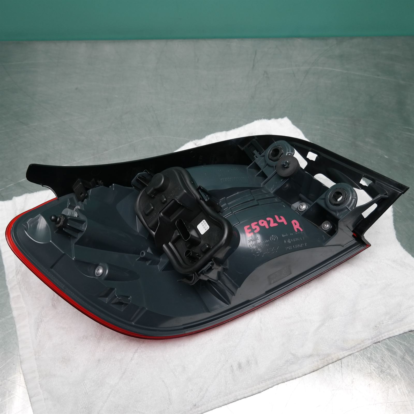 RIGHT TAILLIGHT F32/F33/F36, IN BODY, W/ LED TYPE, 07/13-02/17 4 RIGHT TAILLIGHT F32/F33/F36, IN BODY, W/ LED TYPE, 07/13-02/17 - Image 4