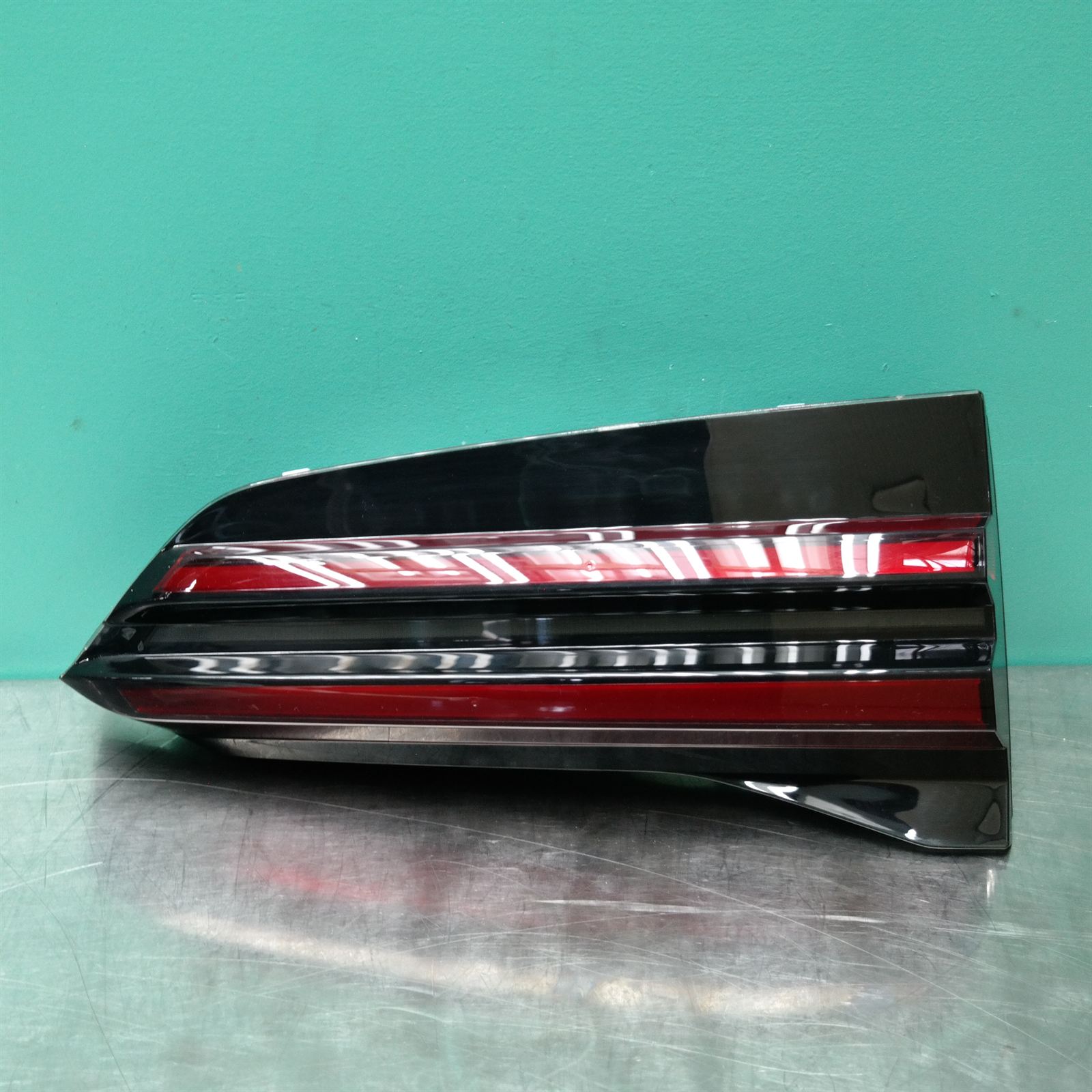 REAR GARNISH G05 (EC2) *63-20* R REAR GARNISH G05 (EC2) *63-20* R