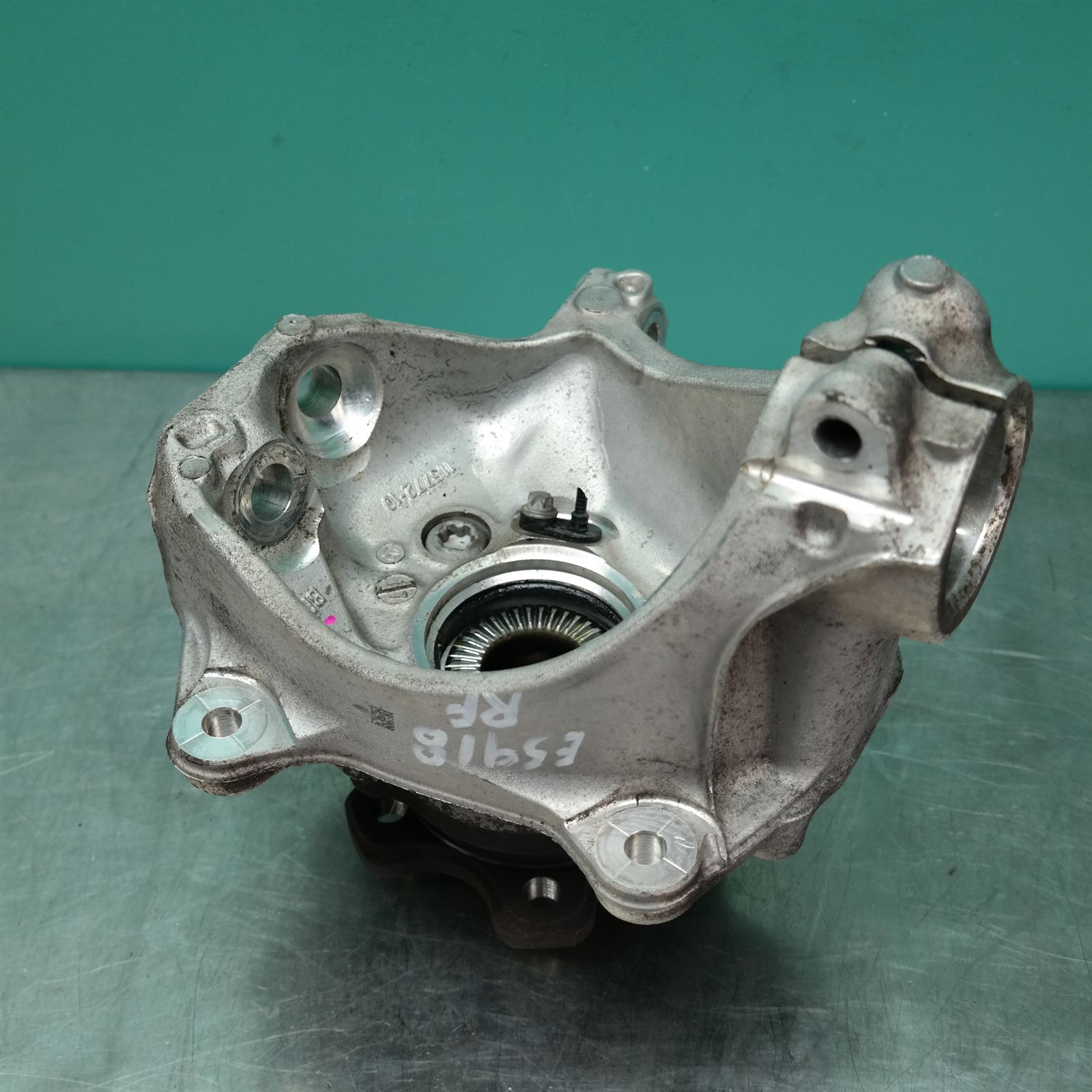 RIGHT FRONT HUB ASSEMBLY G01 (598) *31-10* 2 RIGHT FRONT HUB ASSEMBLY G01 (598) *31-10* - Image 2