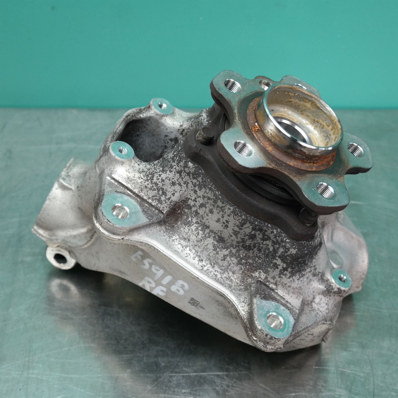 RIGHT FRONT HUB ASSEMBLY G01 (598) *31-10* 4 RIGHT FRONT HUB ASSEMBLY G01 (598) *31-10* - Image 4