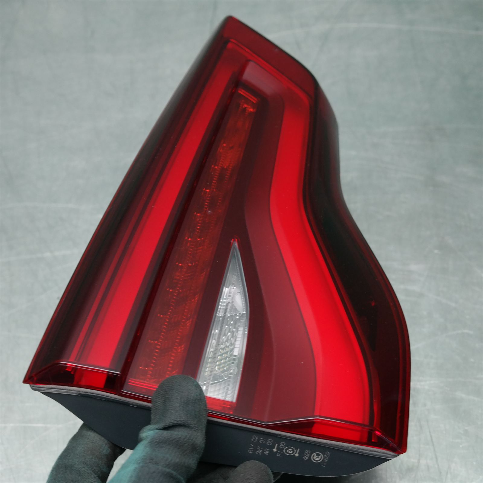 REAR GARNISH G01 (377) *63-20* L 2 REAR GARNISH G01 (377) *63-20* L - Image 2