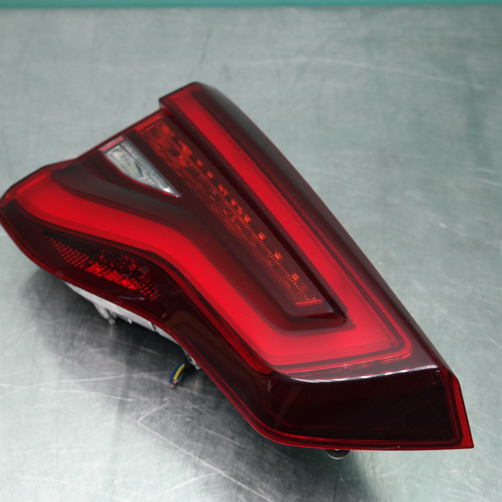 REAR GARNISH G01 (377) *63-20* L 3 REAR GARNISH G01 (377) *63-20* L - Image 3