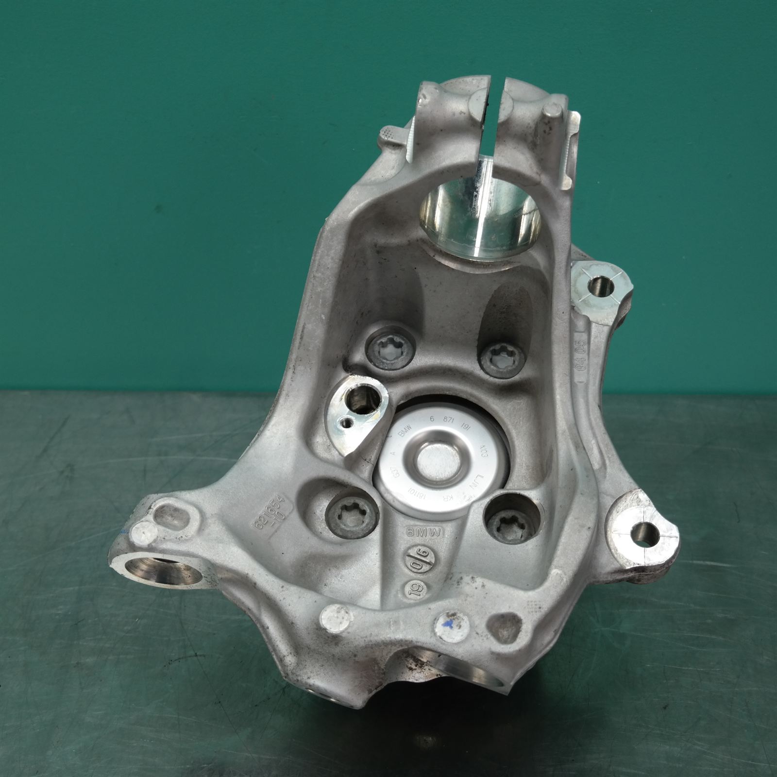 RIGHT FRONT HUB ASSEMBLY G20 (610) *31-10* RIGHT FRONT HUB ASSEMBLY G20 (610) *31-10*