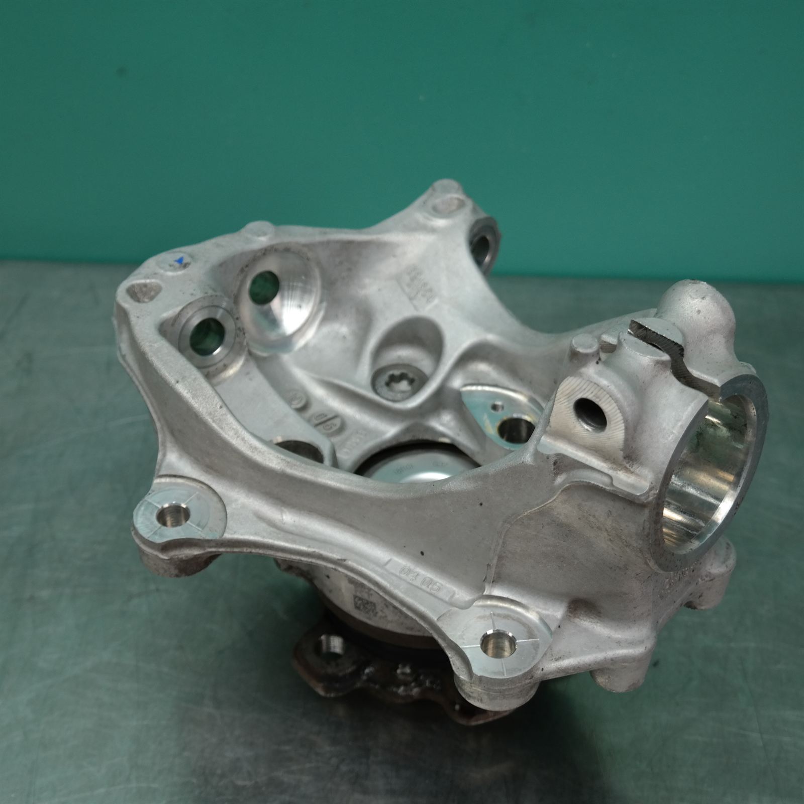 RIGHT FRONT HUB ASSEMBLY G20 (610) *31-10* 2 RIGHT FRONT HUB ASSEMBLY G20 (610) *31-10* - Image 2